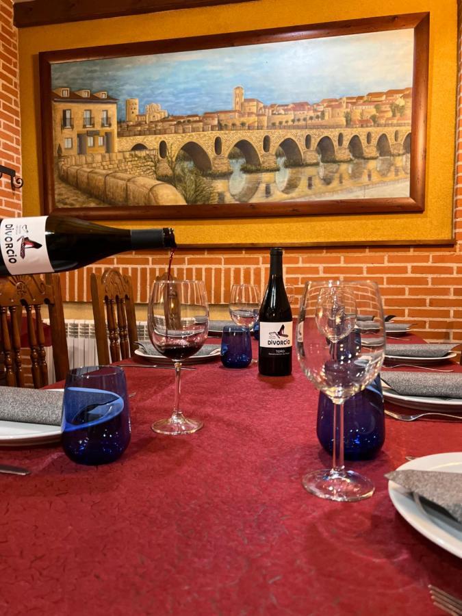 Hotel Puente De Piedra Zamora Eksteriør billede