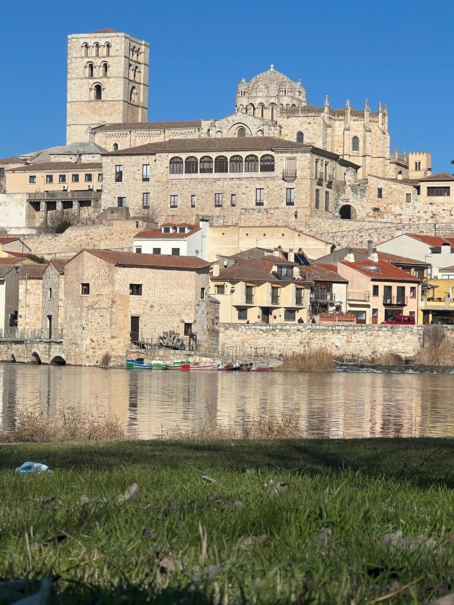 Hotel Puente De Piedra Zamora Eksteriør billede